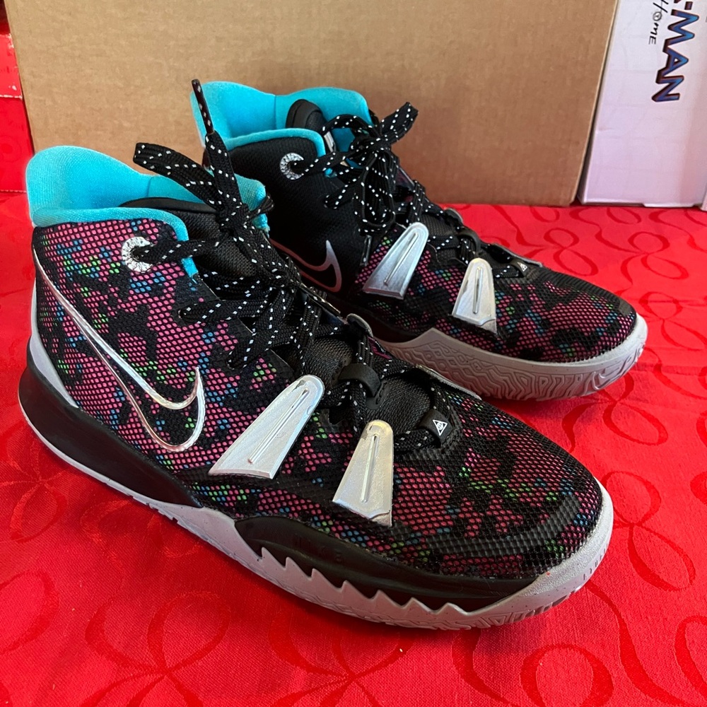 Kyrie 7 “Pixel Camo” Basketball Shoes